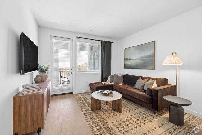 2BR, 2BA - 975SF - Living Room - Vintage Farms