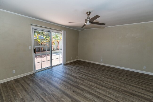 Building Photo - East Side Costa Mesa - 2Bed + Bonus Room