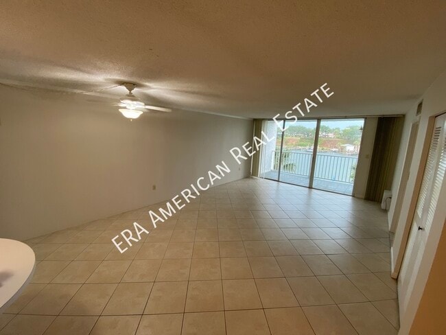 Photo - 30 Moreno Point Rd Unidad 303B