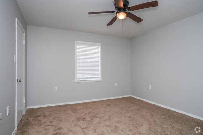 2BR, 1BA - 967SF - Primary Bedroom