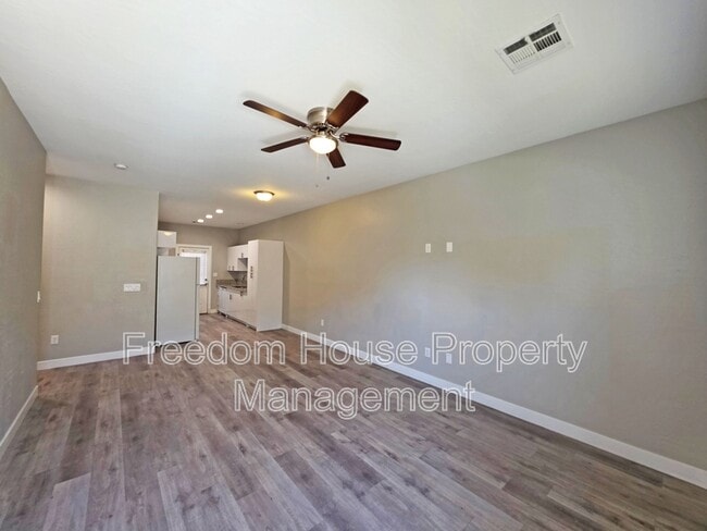 1121 Sixshooter Ave