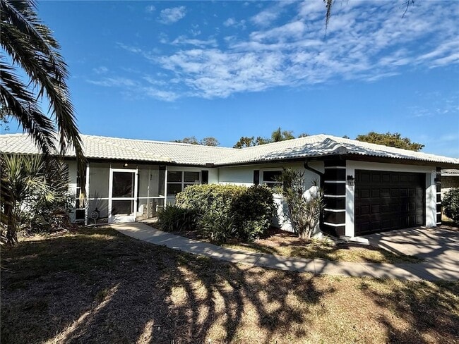 Photo - 2328 Cass St