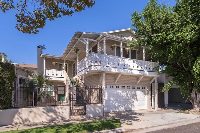 Building Photo - 7463 Willoughby Ave Unit 7463