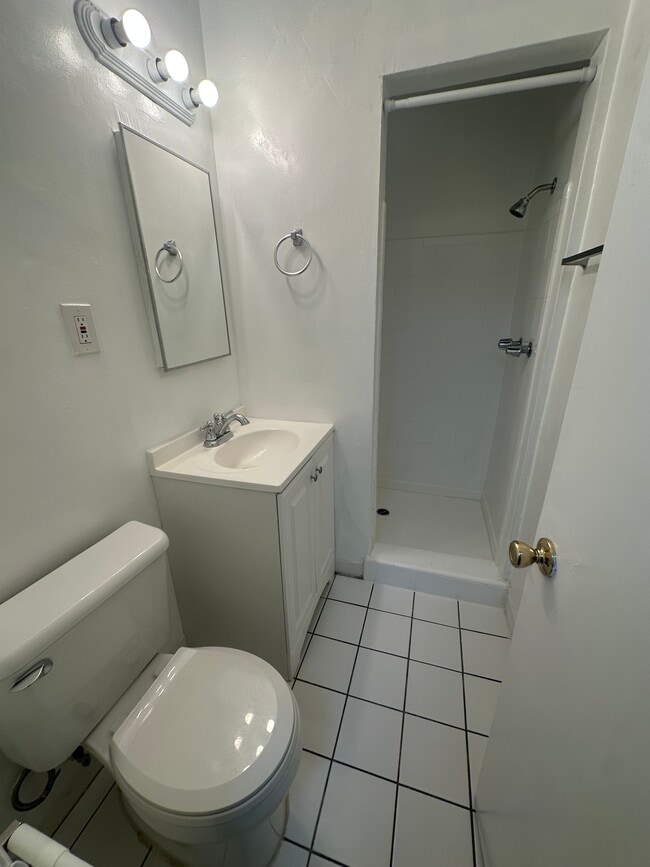 Photo - 1336 Berkeley St Unidad 2