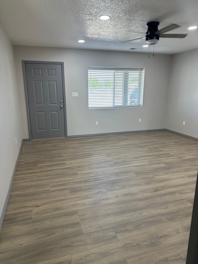 Building Photo - 855 W Castillo Ave Unit B
