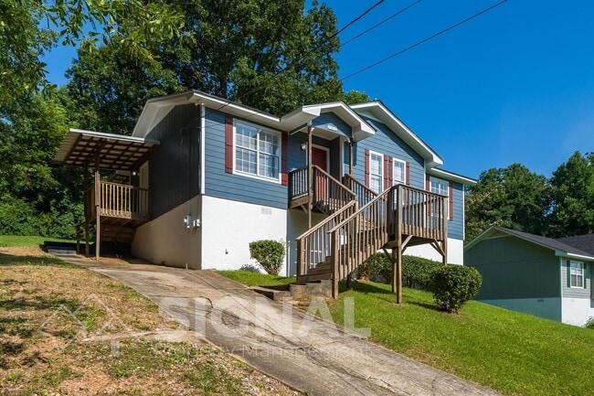 Photo - 1300 Yukon St