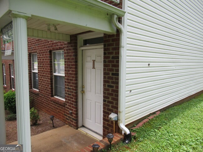Photo - 110 Mechanic St SE