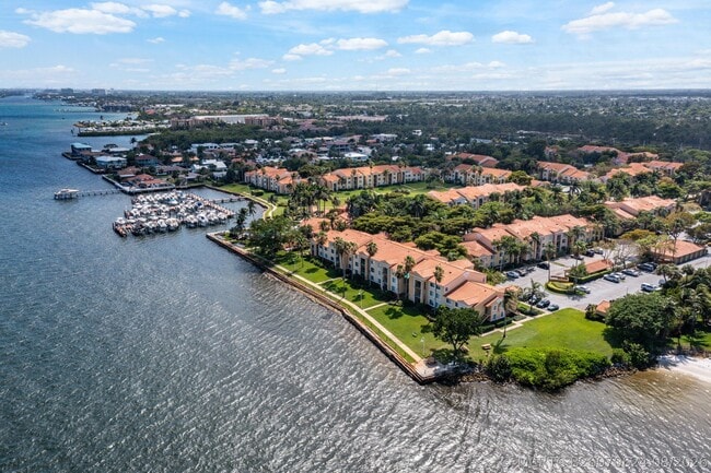 Building Photo - 131 Yacht Club Way Unit 307