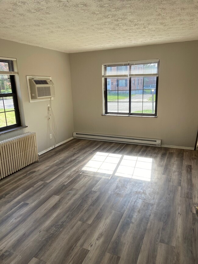 Photo - 551 Telford Ave Unit B