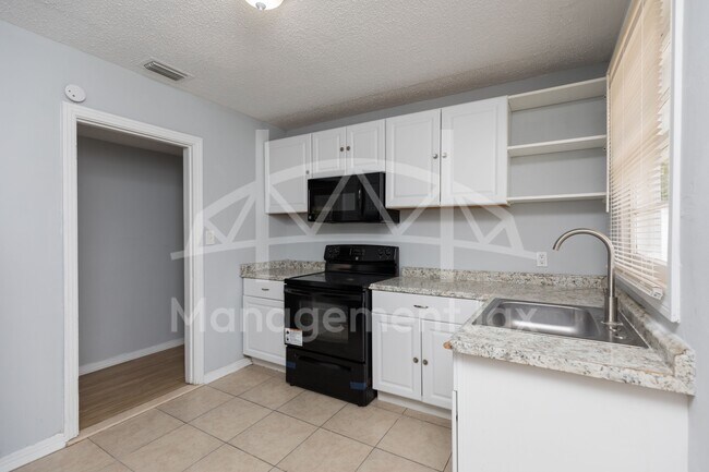 Photo - 1478 W 11th St