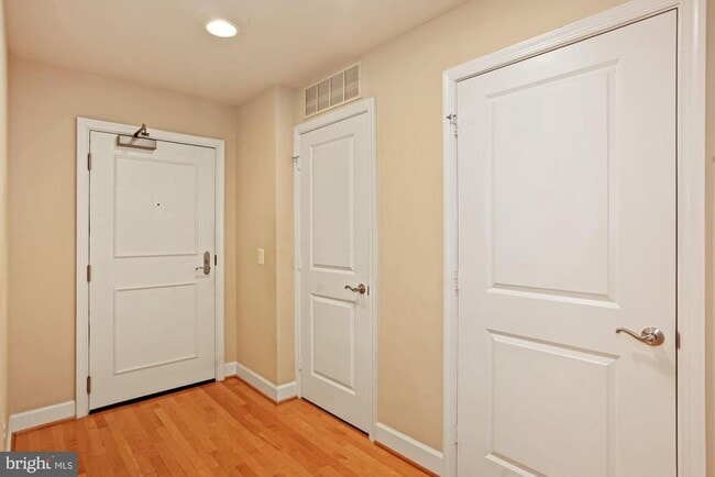 Building Photo - 3650 S Glebe Rd Unit 749