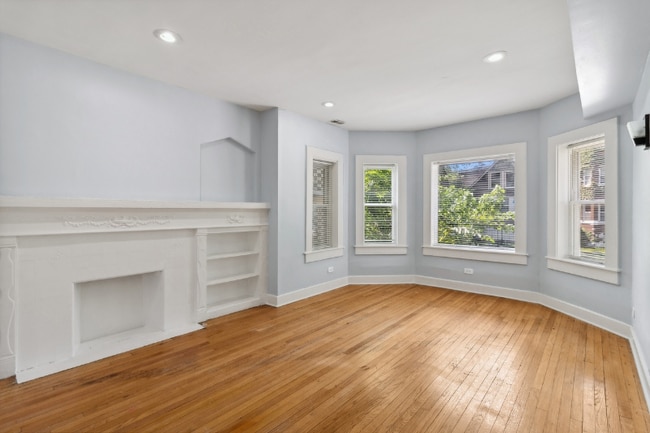 Building Photo - 8045 S Maryland Ave Unit 1S