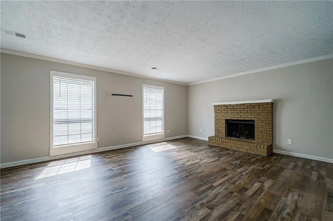 Photo - 574 Manning Rd SW