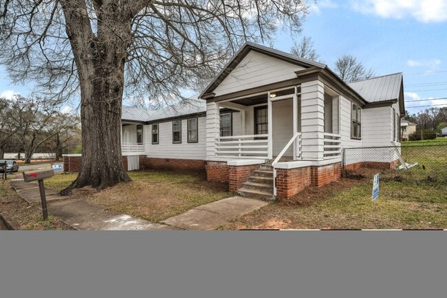 Photo - Updated 2-Bedroom Duplex – $890/month | Ta...