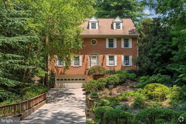 Building Photo - 5 Bed 4.5 Bath - Bethesda len Echo Heights... Rental