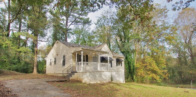 Photo - 892 Midway St SE