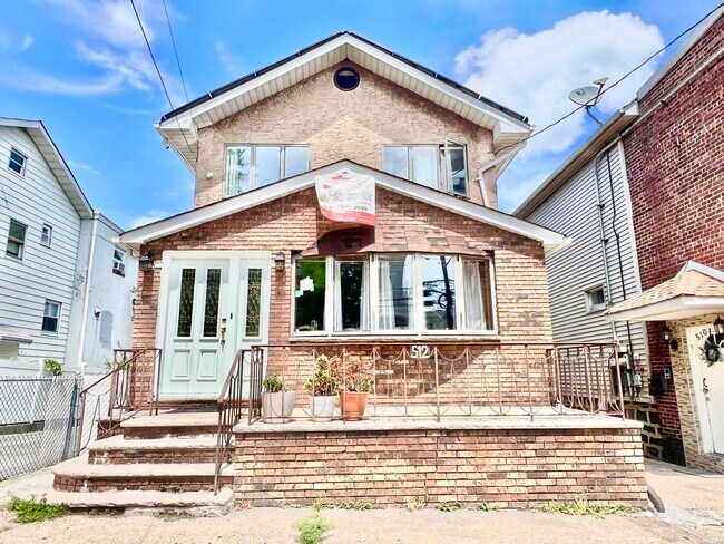 Building Photo - 512 76th St Rental