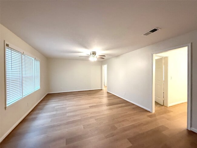 Photo - 8 Piney Way