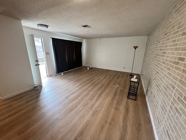 Photo - 2315 Mandarin Way