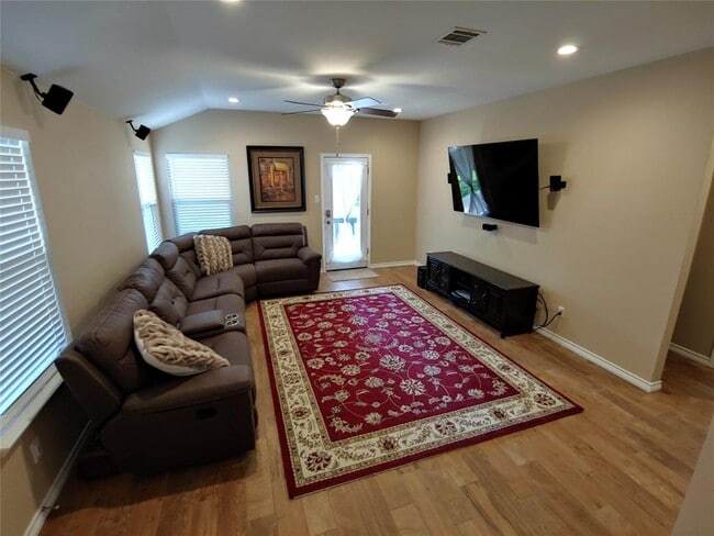 Photo - 8124 Tockington Way