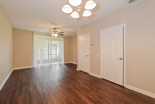 Photo - 1141 Purdue Ln