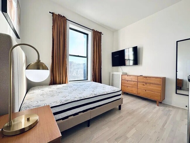 Photo - Furnished room/NOT APARTMENT Unit 3