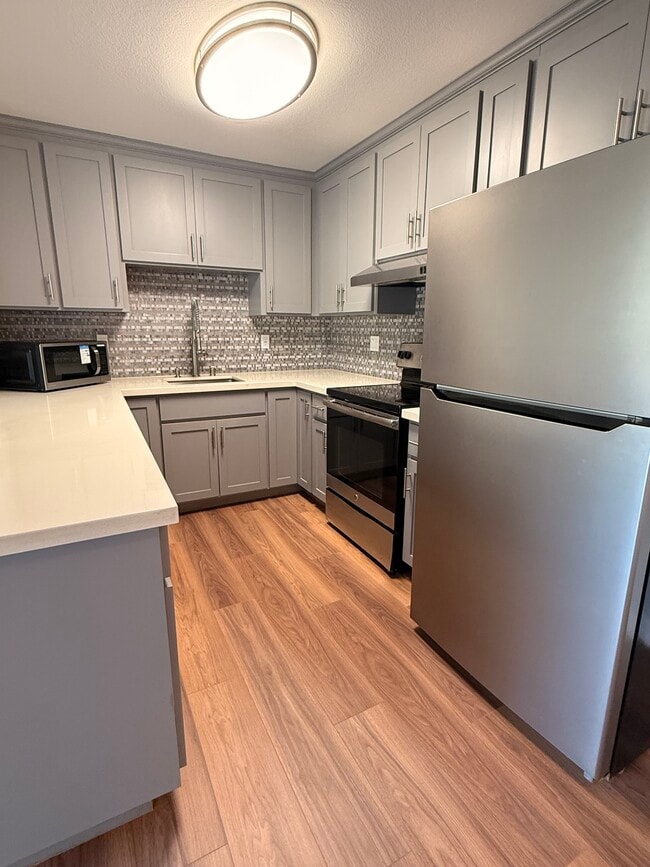 Building Photo - 755 14th Ave Unit 212