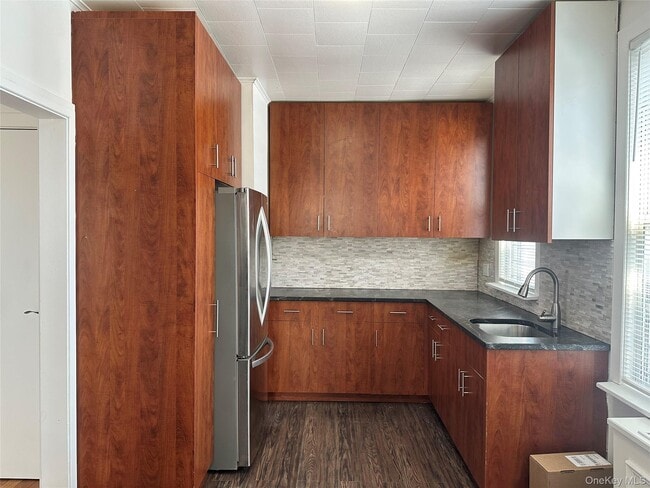 Building Photo - 60-34 56th Rd Unit 2