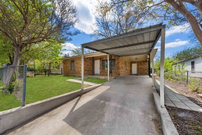 Building Photo - 138 Dora St