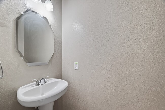 Building Photo - 2914 Laurel Brook Ln