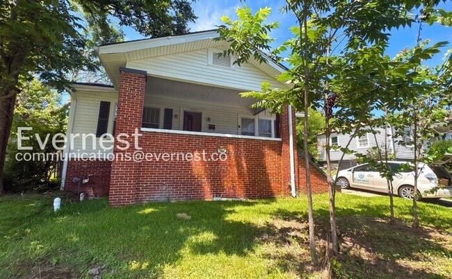 Building Photo - 3 Bed/2 Bath Home with Fenced Yard / Available Now!