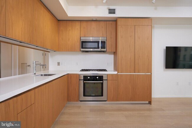 Photo - 925 H St NW Unit 409