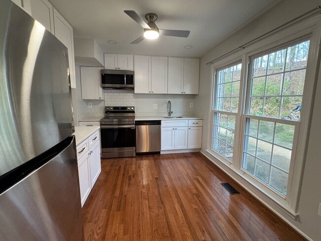 Photo - 5215 Lonsdale Dr