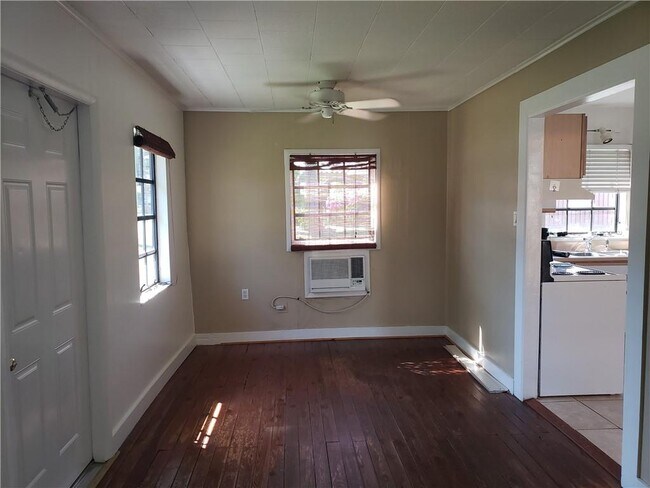 Photo - 801 NE 38th St Apartments