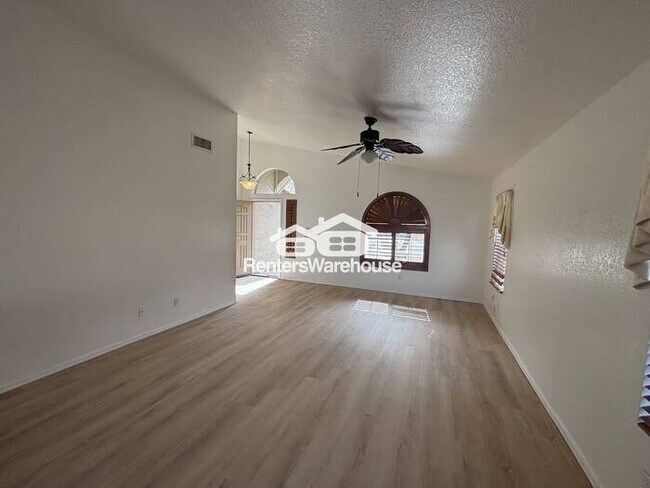 Photo - Contemporary style and space in Gilbert!