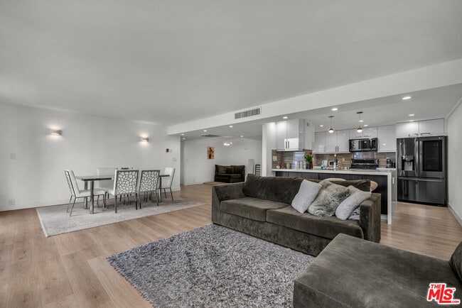 Building Photo - 10535 Wilshire Blvd Unit 1014