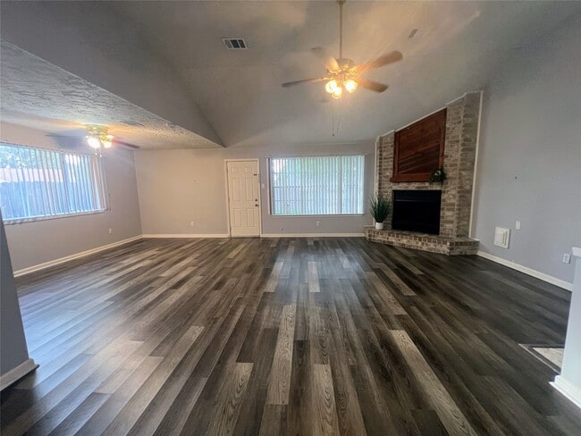 Building Photo - 1202 Manorglen Dr