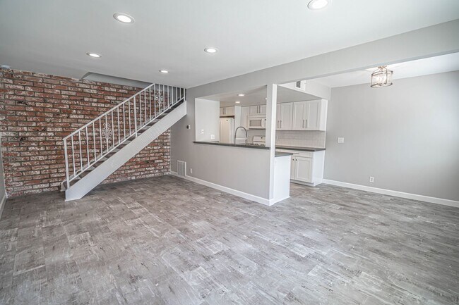 Photo - 2 Bedroom Bouquet Canyon Village Townhome ...