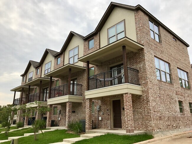 Property Entrance - 1454 Puryear Dr