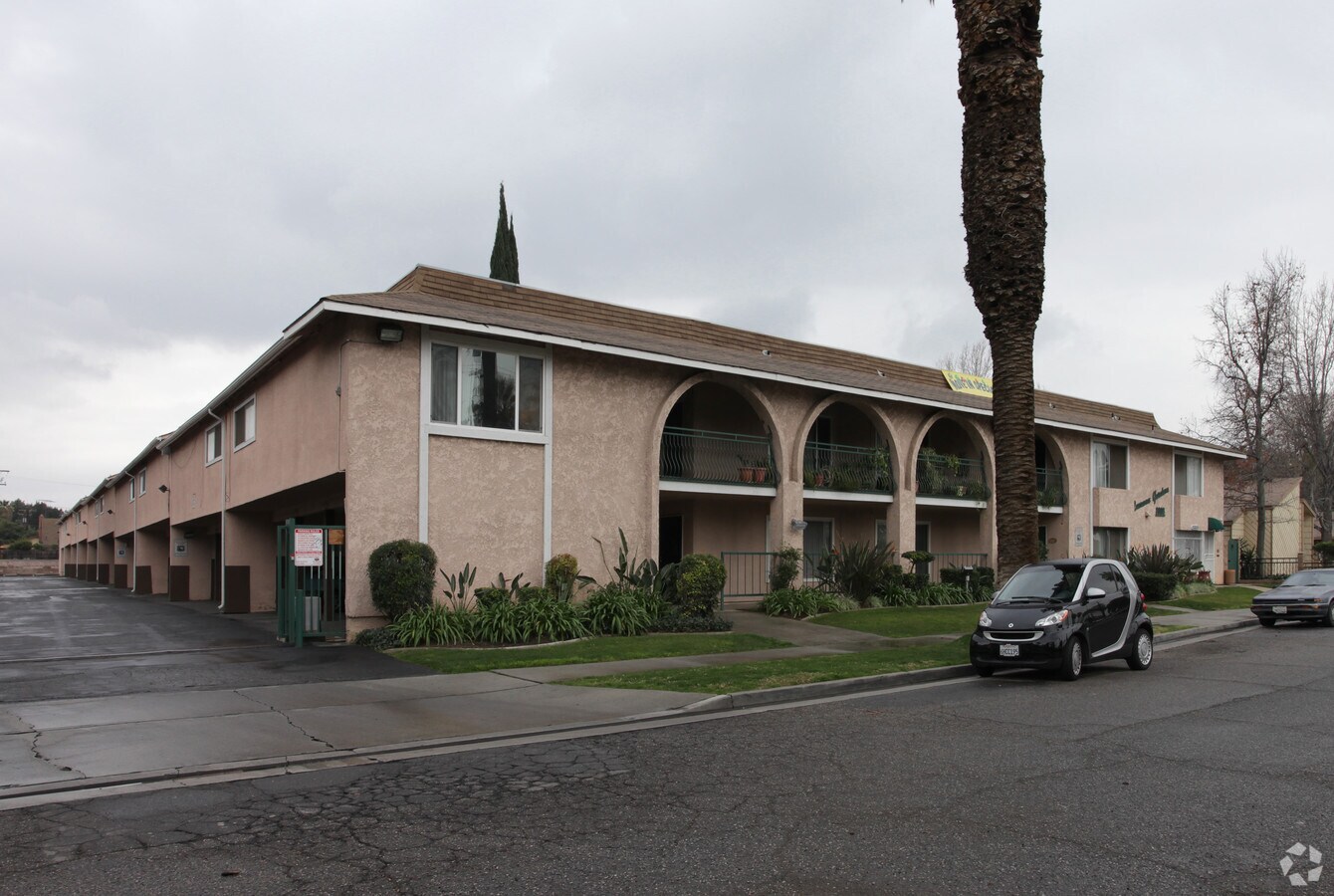 Ramona Garden Apartments - Ramona Garden Apartments