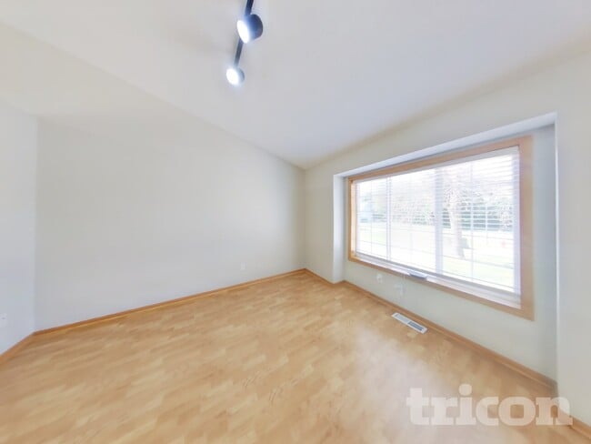 Photo - 2739 Zumbrota Cir NE