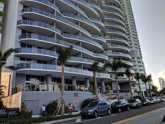 Photo - 488 NE 18th St Unidad 3302