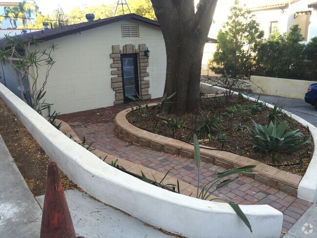 Building Photo - 328 East Carrillo Street Unit #D Rental