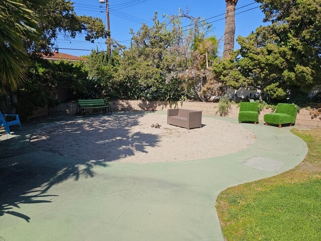 Photo - 1087 N Greengrove St