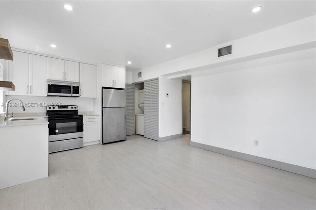 Photo - 775 NW 96th St Unidad B