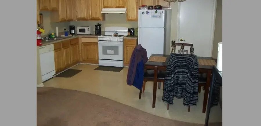 Photo - 1900 Snows Mill Ave