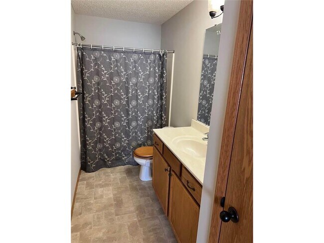 Photo - 610 Dillon Ave N