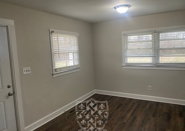 Photo - 210 W Lokey Ave