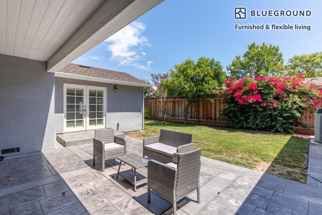 Photo - 1058 Lovoi Way