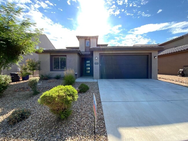Building Photo - 5 Bedroom Luxury Home Available Near Louis...